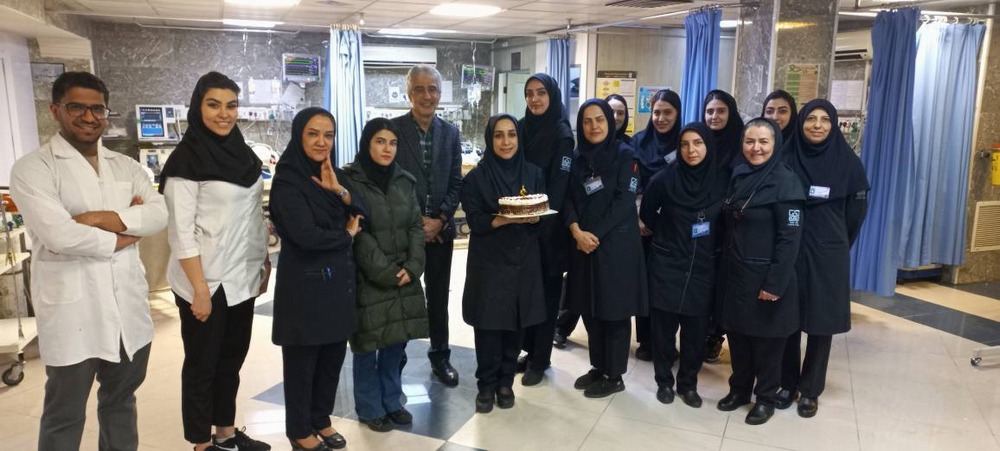 جشن تولد سرپرستار مجتمع بیمارستانی امیراعلم در دوران جنگ تحمیلی